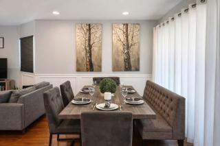 Spacious 5-Bedroom Retreat in Forest Park - 7