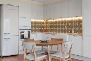 Stylish Sunrise Beach Coastal Abode with Hot Tub - 7