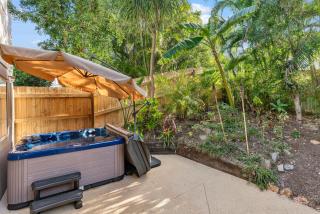 Stylish Sunrise Beach Coastal Abode with Hot Tub - 8