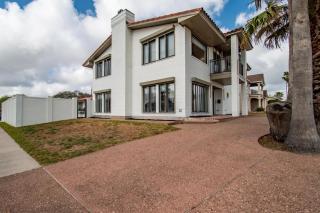 Coastal Paradise Beachfront House with Private Pool & Stunning Views - 1