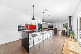 Spacious 4-Bedroom Retreat - 7