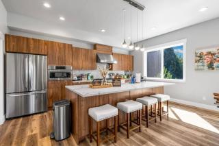 Modern Fortress w with 4 Decks AC in all rooms Gym - 1