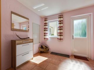 Bright flat close to the ski area - 1