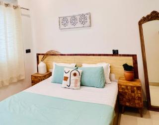 Prithvi Hotel - Aesthetic Room in upper tapovan with TV, AC and free airport pickup for 7 or more nights bookings - 1