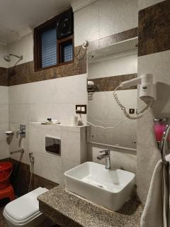 King Castle Mcleodganj-centrally heated and air cooled- Near MALL Road - Free Parking - 5