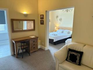 The Berkeley Arms Hotel - 2