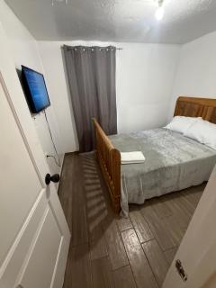 Downtown Taylor Room 4 - 9