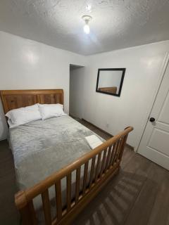 Downtown Taylor Room 4 - 8