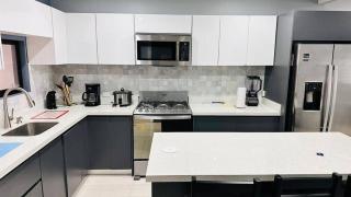 3 bed 2 bath 15 min from airport - 8