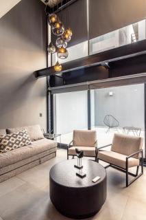 A few steps from the CAS in the Americana - 6