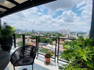 A few steps from the CAS in the Americana - 1