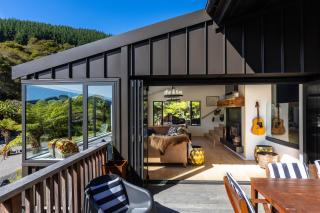 Nature's Luxe - Moetapu Bay Holiday Home - 1