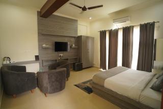 Hotel HSR & Tribe Skybar - 1