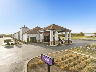 Spark by Hilton Abingdon I-81 near Fairgrounds - 0