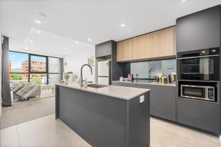 Lyneham Modern 1BR Escape w Gym, WiFi n Parking - 6