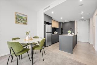 Lyneham Modern 1BR Escape w Gym, WiFi n Parking - 4