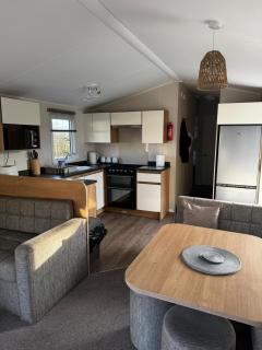 Dixons Den Hot Tub - 1