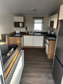 Dixons Den Hot Tub - 4