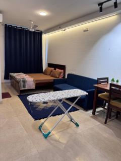 Cozy studio with Dolby Sounds Hiranandani Estate - 6