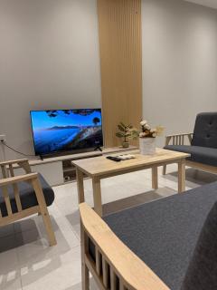 Near Vivacity, BCCK, 4 Room, 2carpark White - 0