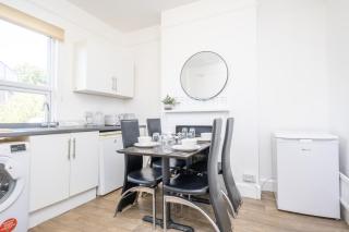 Gloucester Street Nest - 3BR Flat for 7 Guests - 4