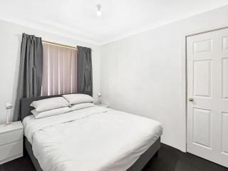 Comfortable 3-Bed Home in Marangaroo - 5
