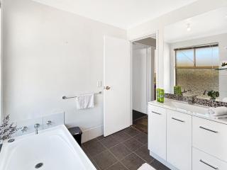Comfortable 3-Bed Home in Marangaroo - 4