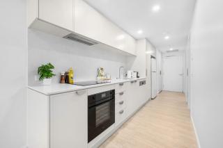 1BR Retreat w Fast WiFi, Parking, Gym n Pool - 4