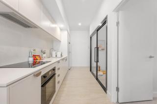 Central CBD Apartment with Pool, Gym n Parking - 8