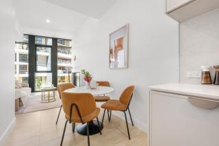 Central CBD Apartment with Pool, Gym n Parking - 6