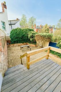 6-bed house only 1 mile to the racecourse! - 8