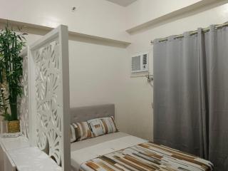 Chic Tropical Studio with Skyline View - 1