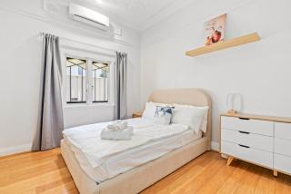 Character Home Opposite UWA Near Cafés Bay - 2