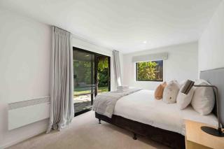 Lake and Mountain Views - 2 Living Areas - Sleeps 8 - 6