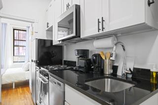 Classy 2BD Home in Manhattan - 3