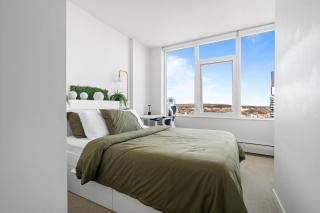 Luxury Skyline Condo, Views, Fast WiFi Downtown - 5