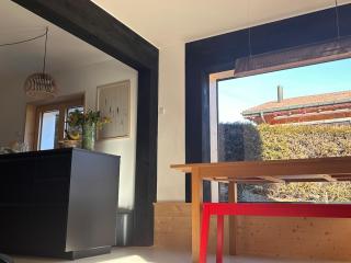 Newly renovated chalet with mountain views - 5