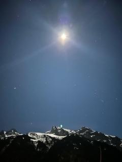 Newly renovated chalet with mountain views - 4