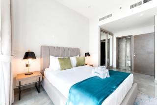 Free housekeeping visits during your stay - StayShort - Modern 2BR Retreat in Dubai South for 6 - 8