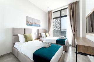 Free housekeeping visits during your stay - StayShort - Modern 2BR Retreat in Dubai South for 6 - 7