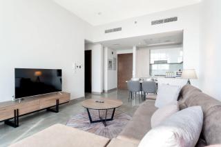 Free housekeeping visits during your stay - StayShort - Modern 2BR Retreat in Dubai South for 6 - 2