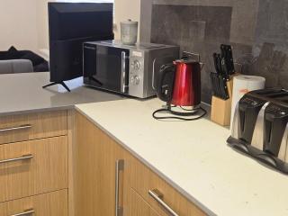 Chandos - 4 Bedroom House - 20 Mins to Centre - 3