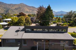 Cosy 2-Bedroom Cottage with Balcony & BBQ - 6