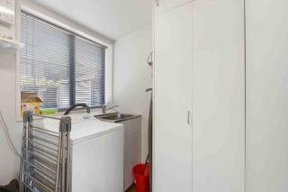 Cosy 2-Bedroom Cottage with Balcony & BBQ - 2