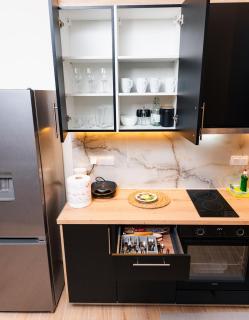 Spacious Executive Residence w Balcony, Workspace, Washer - 1