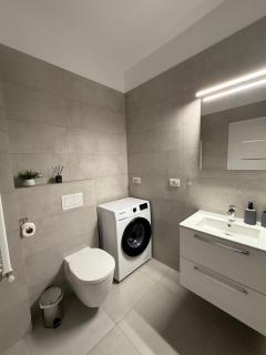 Adora Park Suite - City View & Free Parking - 5