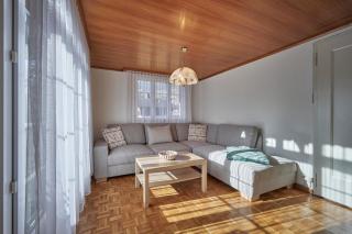 Cozy traditional Chalet, Stunning Mountain Views - 2