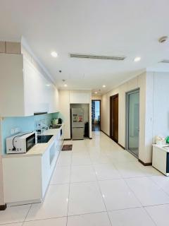 Royal Crown Vinhomes Landmark Signature Residence - 0