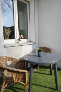 Modern City Apartment with 3 Beds & Smart TV - 1