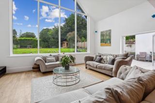 4 Bed, 2 bath, house near Weybridge - 0
